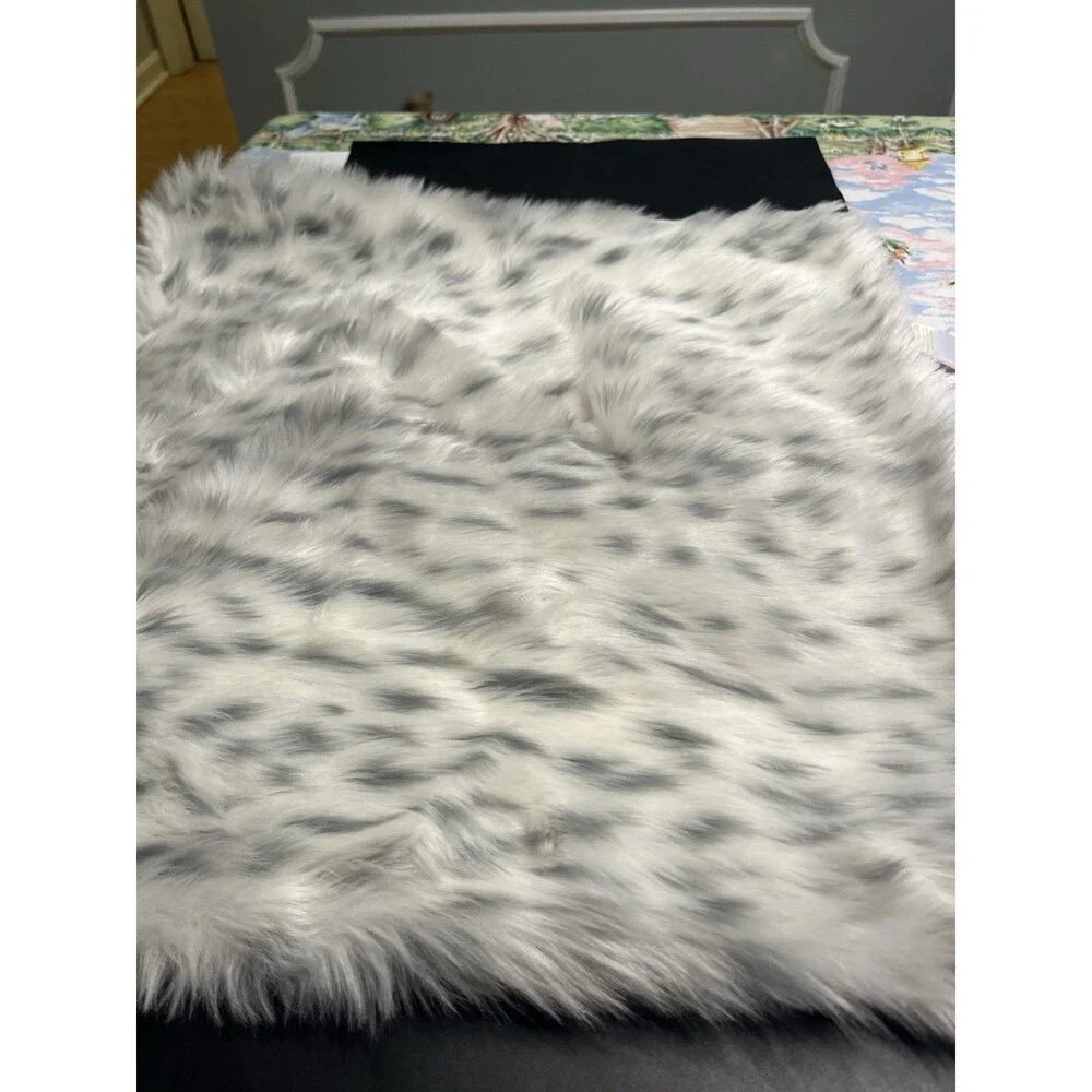 Pottery Barn White Gray Snow Leopard Faux Fur Pillow Cover 18x18”